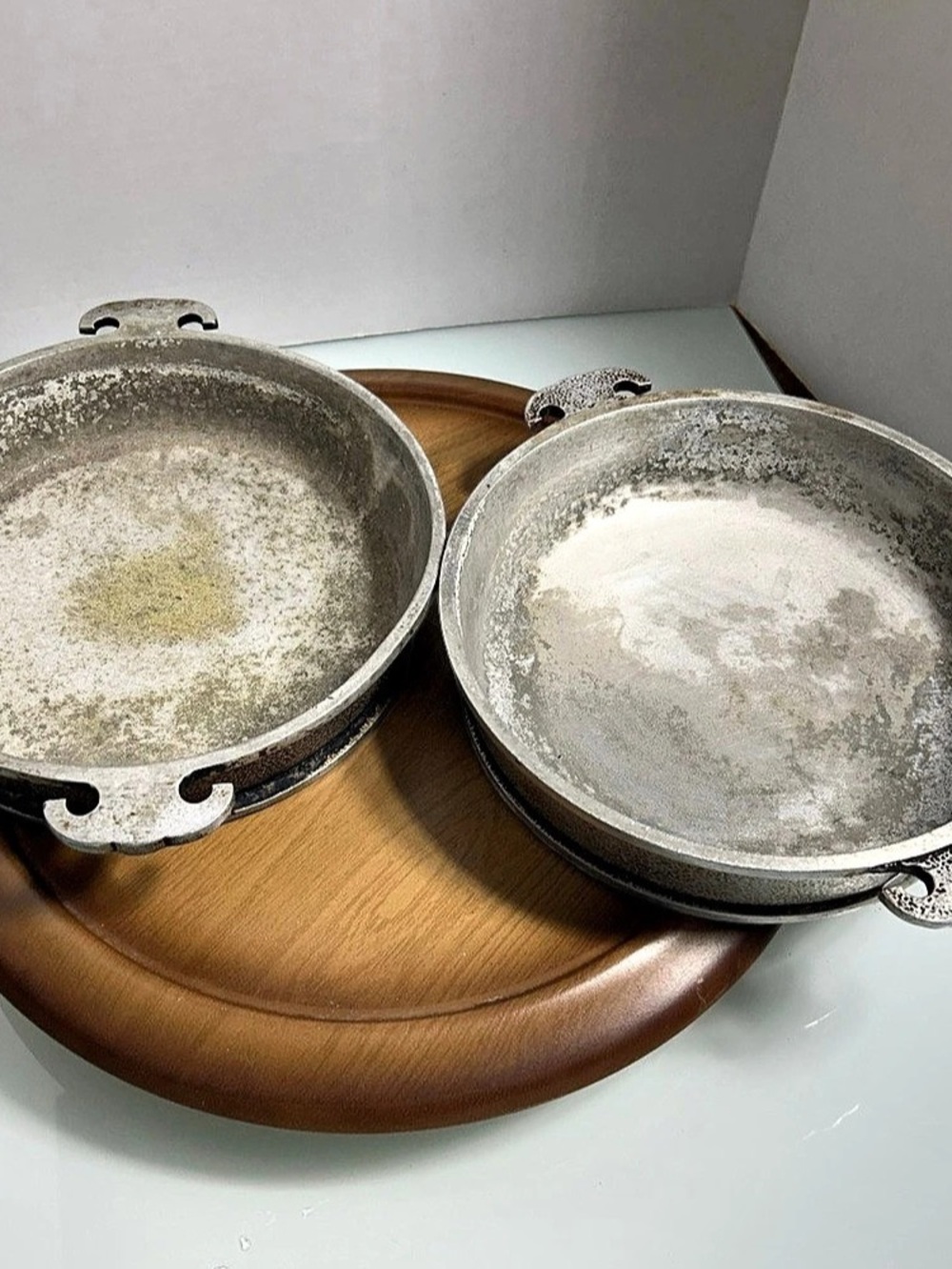 Lot of 2 Guardian Service Vintage Aluminum Pans, Distressed  USA  2 Calderos